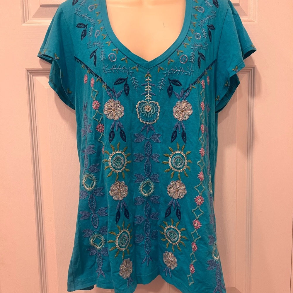 Johnny Was Oriel Flutter Sleeve Tee Embroidered Bohemian - Medium - EUC - Picture 6 of 12